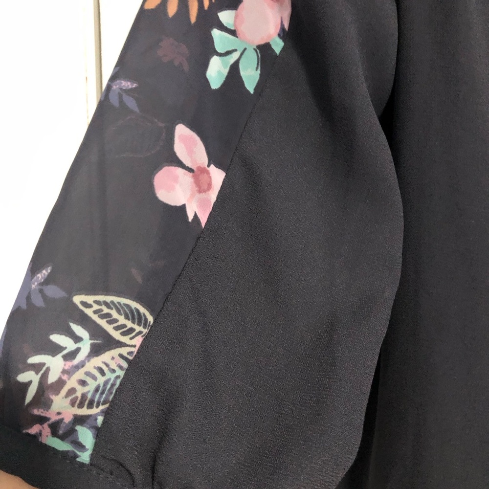 LC Lauren Conrad floral grey blouse women’s size small - Picture 6 of 10